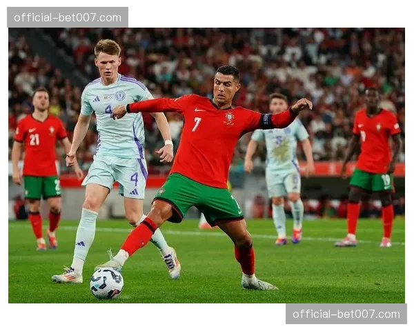 战术复盘:罗马1-0小胜佛罗伦萨,制胜球源于精心设计的禁区前沿任意球配合